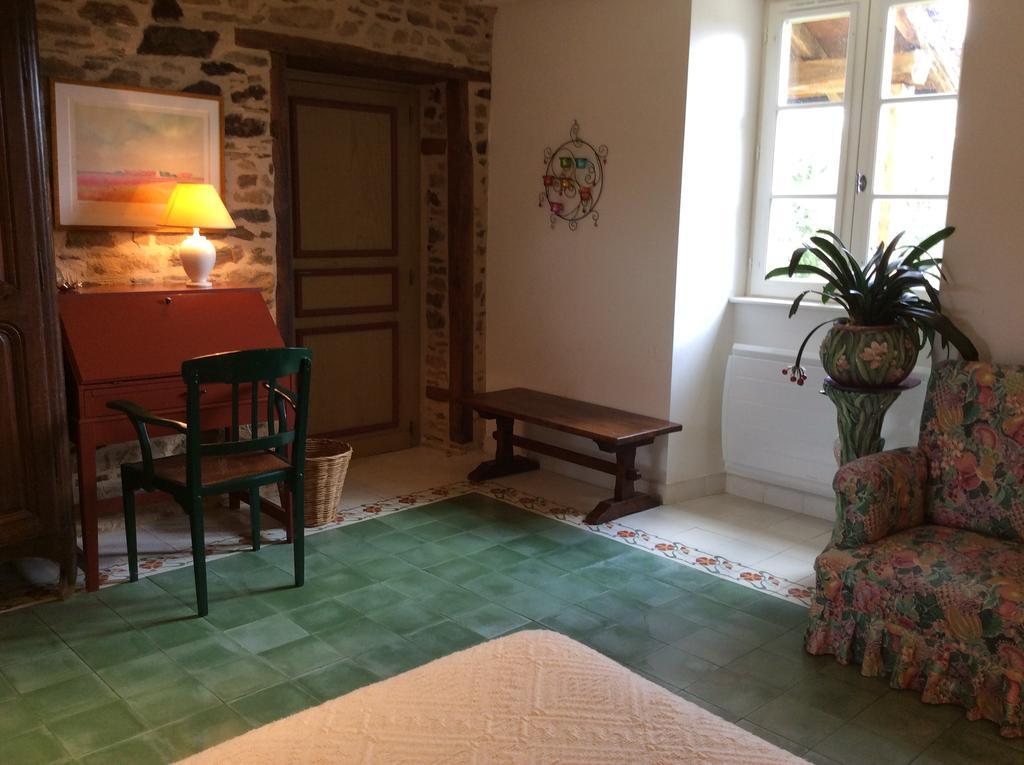 Bed and Breakfast Sapharey Sarrazac  Zimmer foto